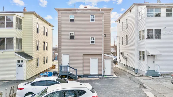 $1,600 | 329 Broad Street, Unit 2, New Britain, CT 06053