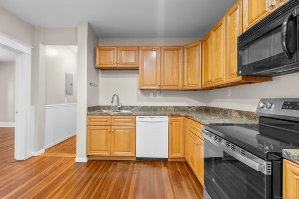 $1,600 | 329 Broad Street, Unit 2, New Britain, CT 06053