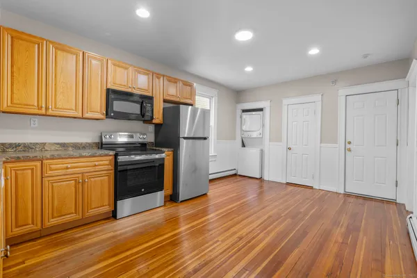 $1,600 | 329 Broad Street, Unit 2, New Britain, CT 06053