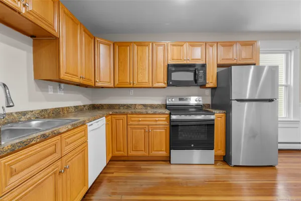 $1,600 | 329 Broad Street, Unit 2, New Britain, CT 06053