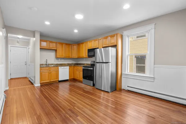 $1,600 | 329 Broad Street, Unit 2, New Britain, CT 06053