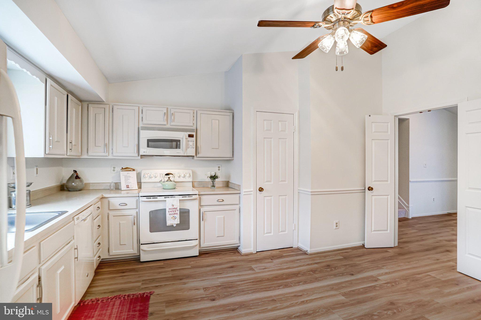 9019 Octavia Court Springfield, VA 22153 - Photo 8 of 54 Large kitchen 15x12