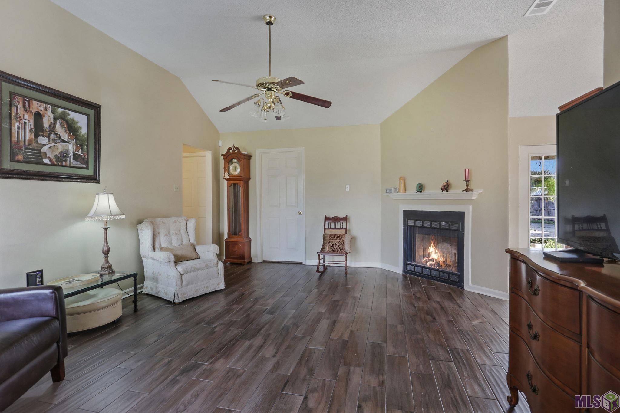 17531 Brookfield Avenue Baton Rouge, LA 70817 - Photo 3 of 16 Gallery Image 3