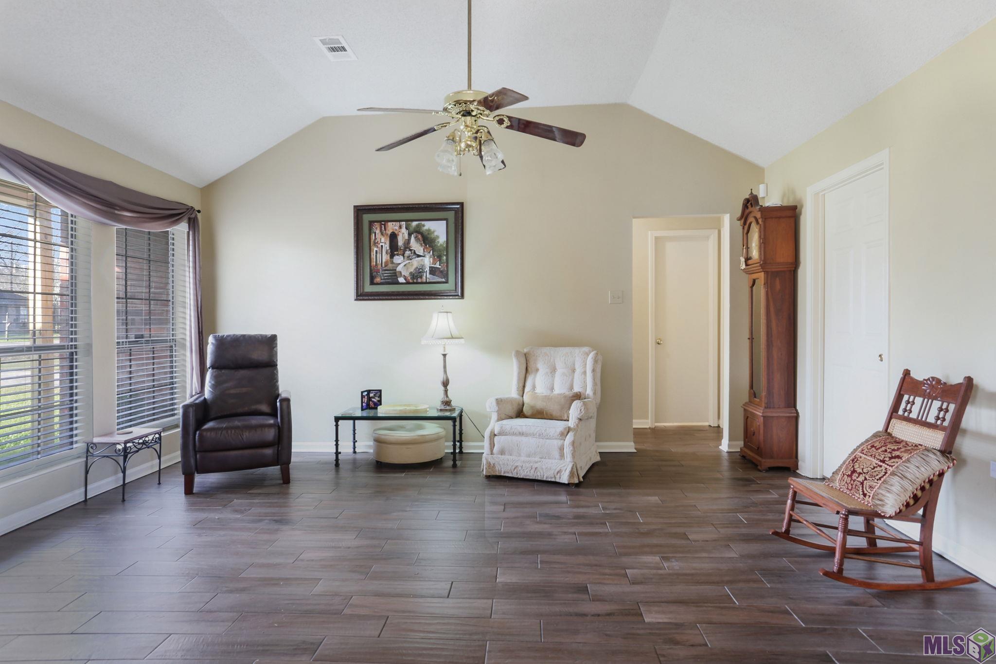 17531 Brookfield Avenue Baton Rouge, LA 70817 - Photo 4 of 16 Gallery Image 4