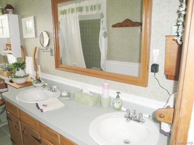 6429 Hough Road Almont, MI 48003 - Photo 8 of 18 #8 Full Bath.jpg