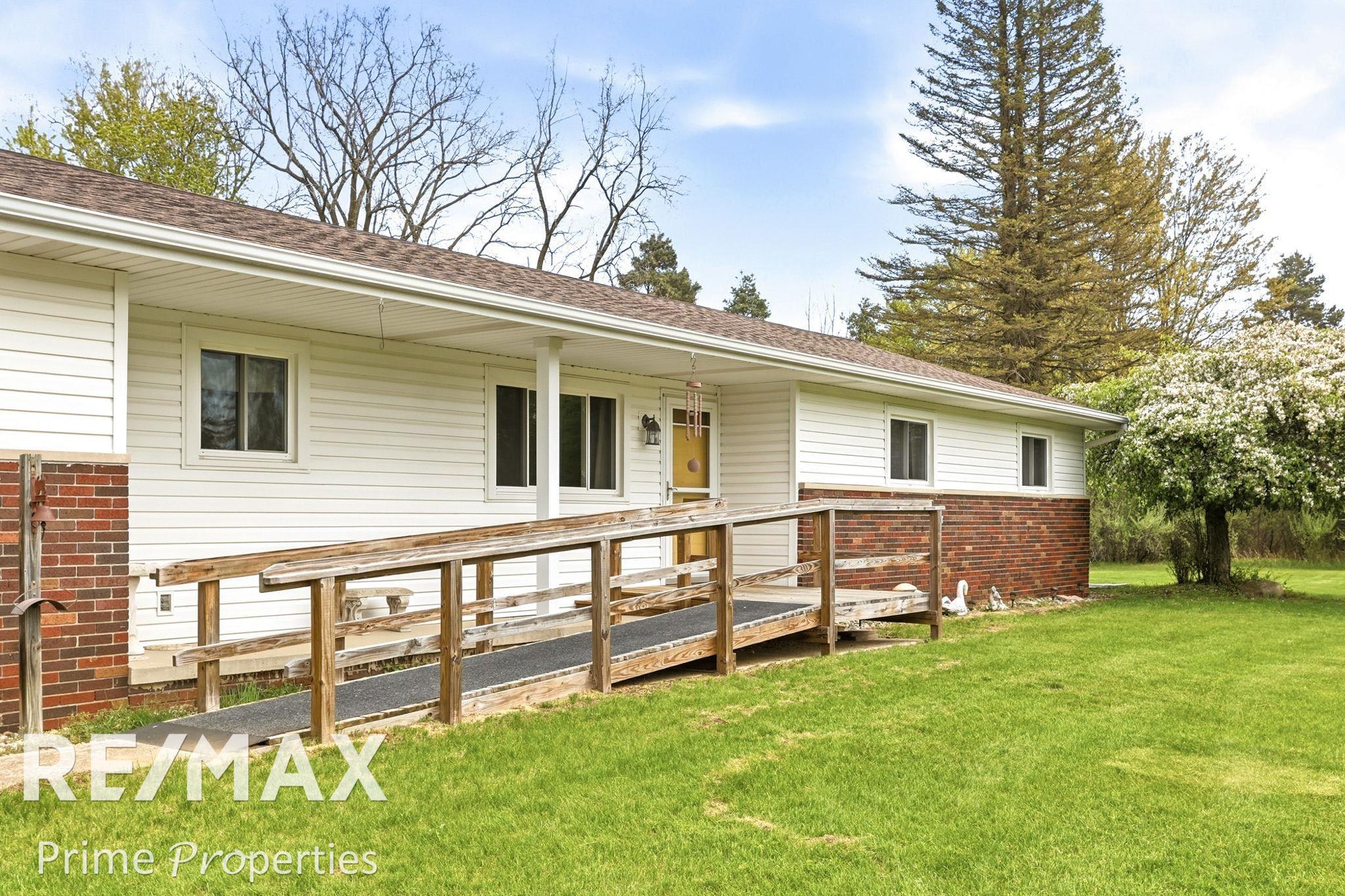 4301 Curtis Road Birch Run, MI 48415 - Photo 5 of 59 50208296-0c933c57-5cd7-43a1-ab36-6cacc3ab3860.JPG