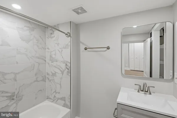 $2,200 | 2388 Champlain Street Northwest, Unit 1, Washington, DC 20009