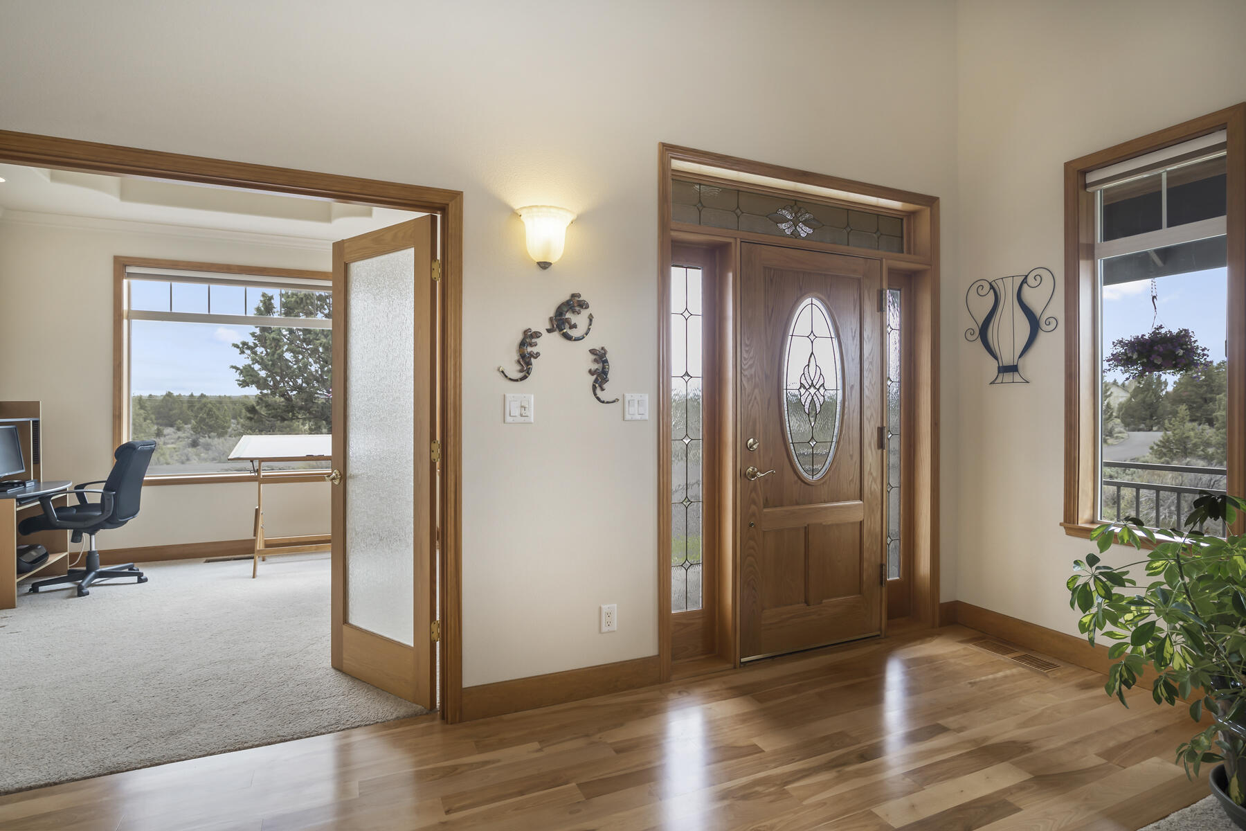 60850 Jennings Road Bend, OR 97702 - Photo 6 of 52 a view of a hallway with wooden floor and a livingroom