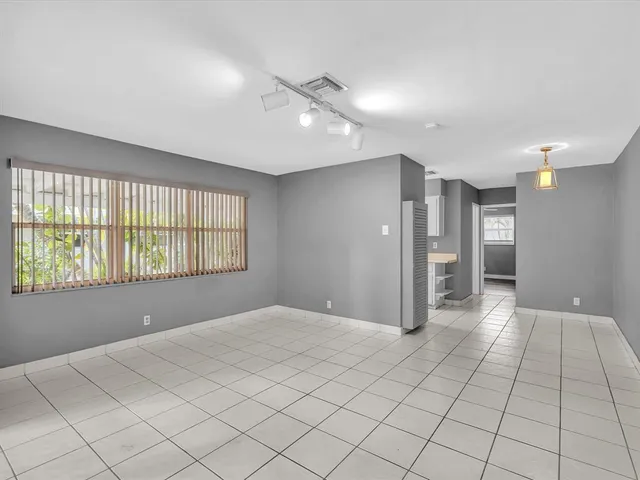 $1,900 | 141 Northeast 30th Court, Wilton Manors, FL 33334