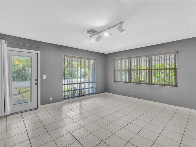 $1,900 | 141 Northeast 30th Court, Wilton Manors, FL 33334