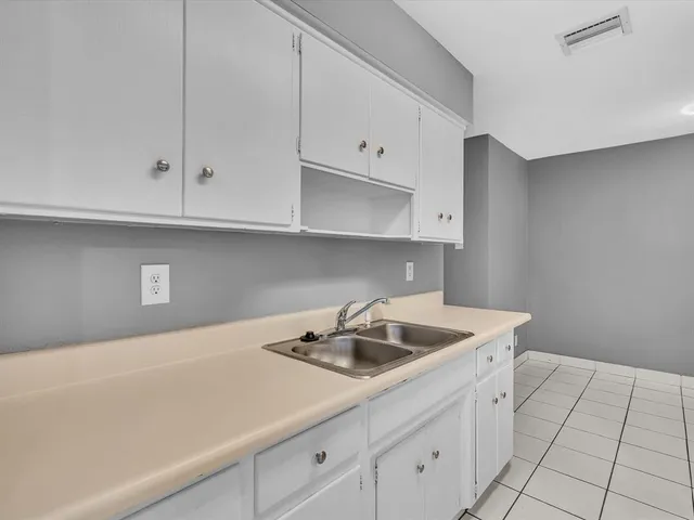 $1,900 | 141 Northeast 30th Court, Wilton Manors, FL 33334