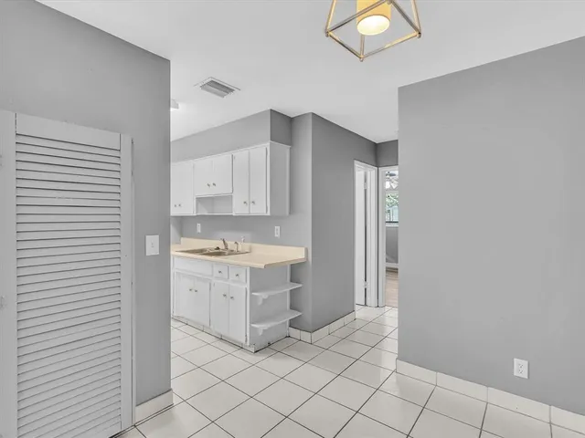 $1,900 | 141 Northeast 30th Court, Wilton Manors, FL 33334