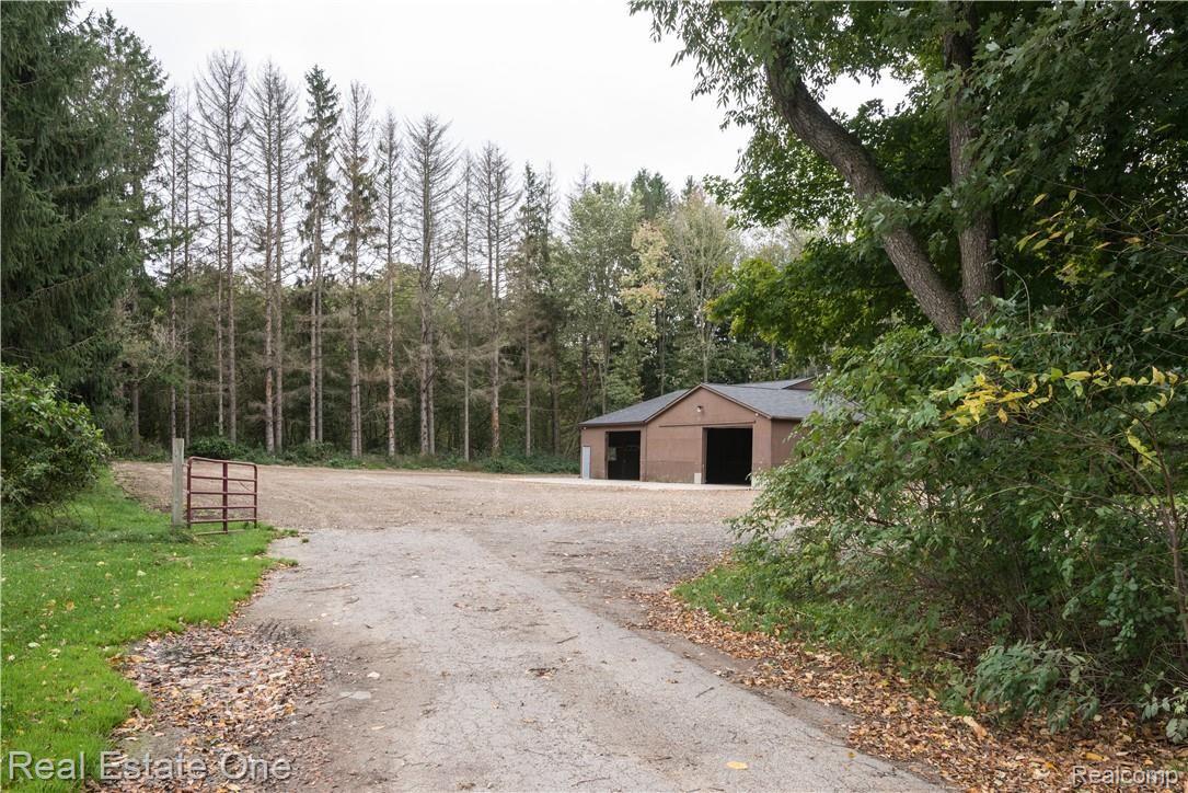 9380 Earhart Road South Lyon, MI 48178 - Photo 7 of 70 _A14.jpg
