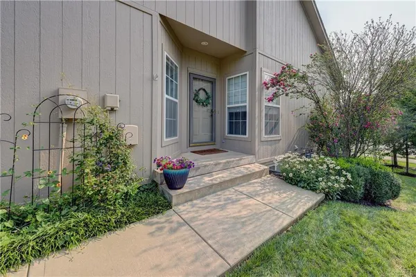 $375,000 | 15585 Floyd Street, Overland Park, KS 66223