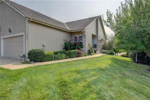 $375,000 | 15585 Floyd Street, Overland Park, KS 66223