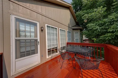 $375,000 | 15585 Floyd Street, Overland Park, KS 66223