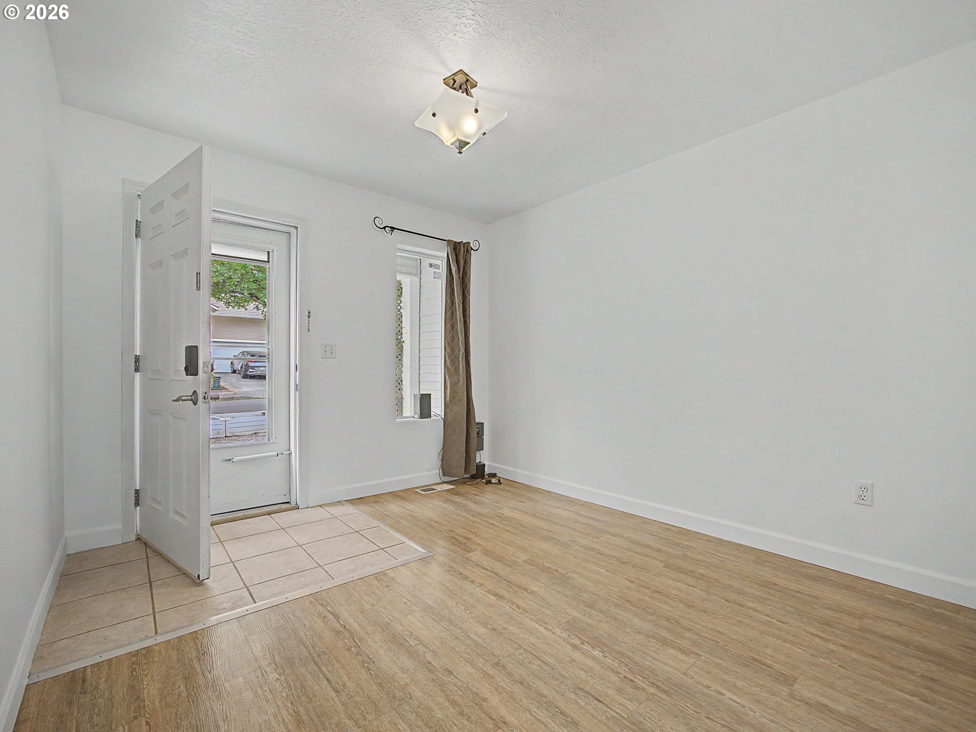 38412 Miller Street Sandy, OR 97055 - Photo 5 of 40 Entrance/Foyer
