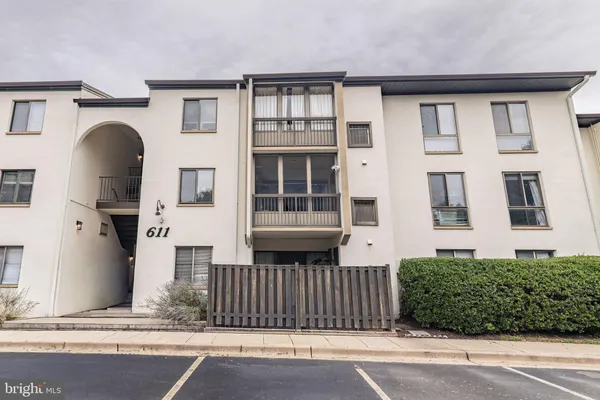 $329,900 | 611 Center Street, Unit 104, Herndon, VA 20170