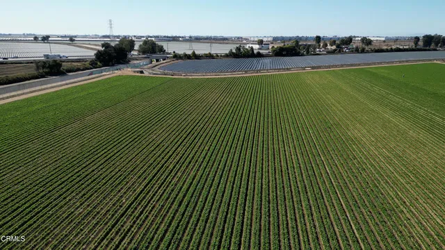 a view of a tennis court