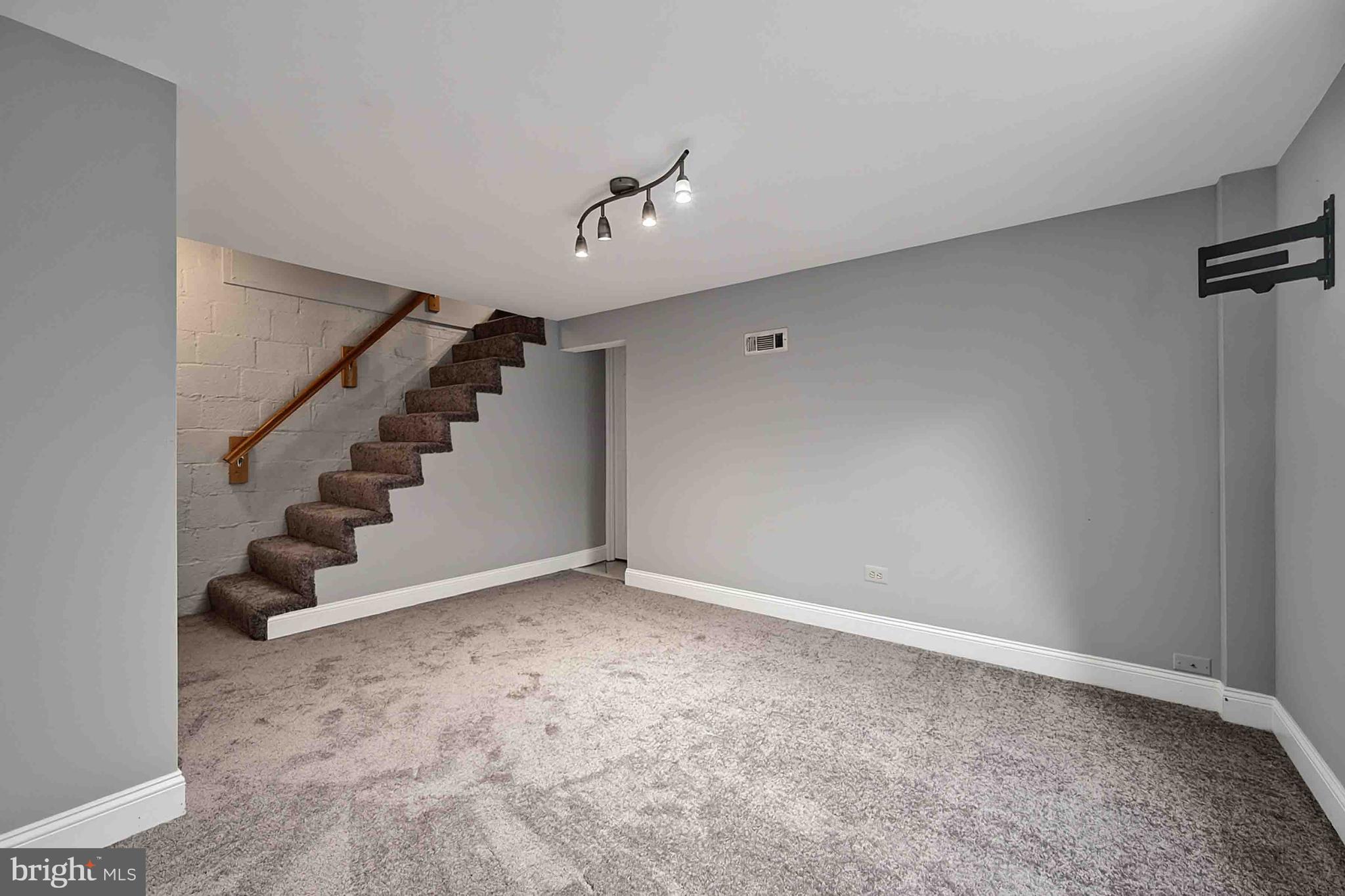 3713 1st Road South Arlington, VA 22204 - Photo 38 of 58 Gallery Image 38