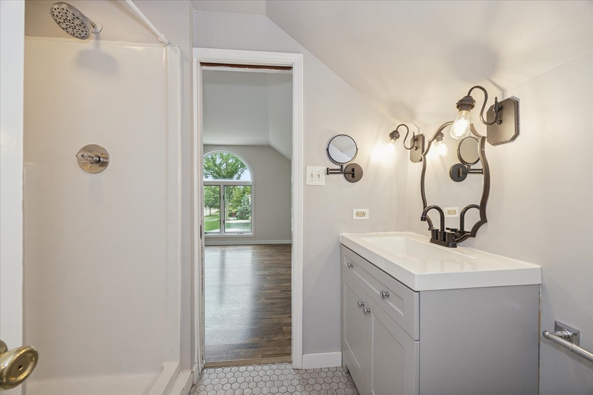 5436 Cumnor Road Downers Grove, IL 60515 - Photo 17 of 20 Gallery Image 17