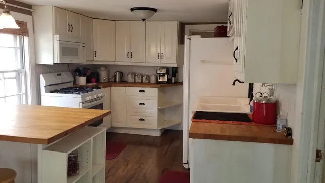 $780,000 | 2536 Old Glenview Road, Wilmette, IL 60091