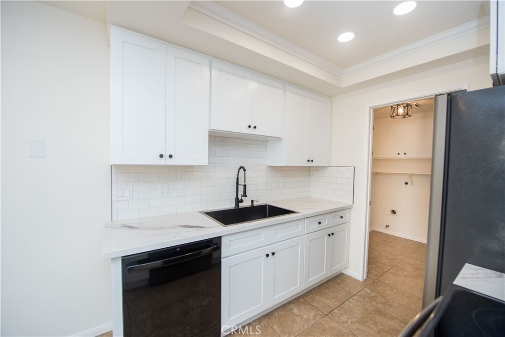 811 Pillar Point Way Oceanside, CA 92058 - Photo 3 of 28