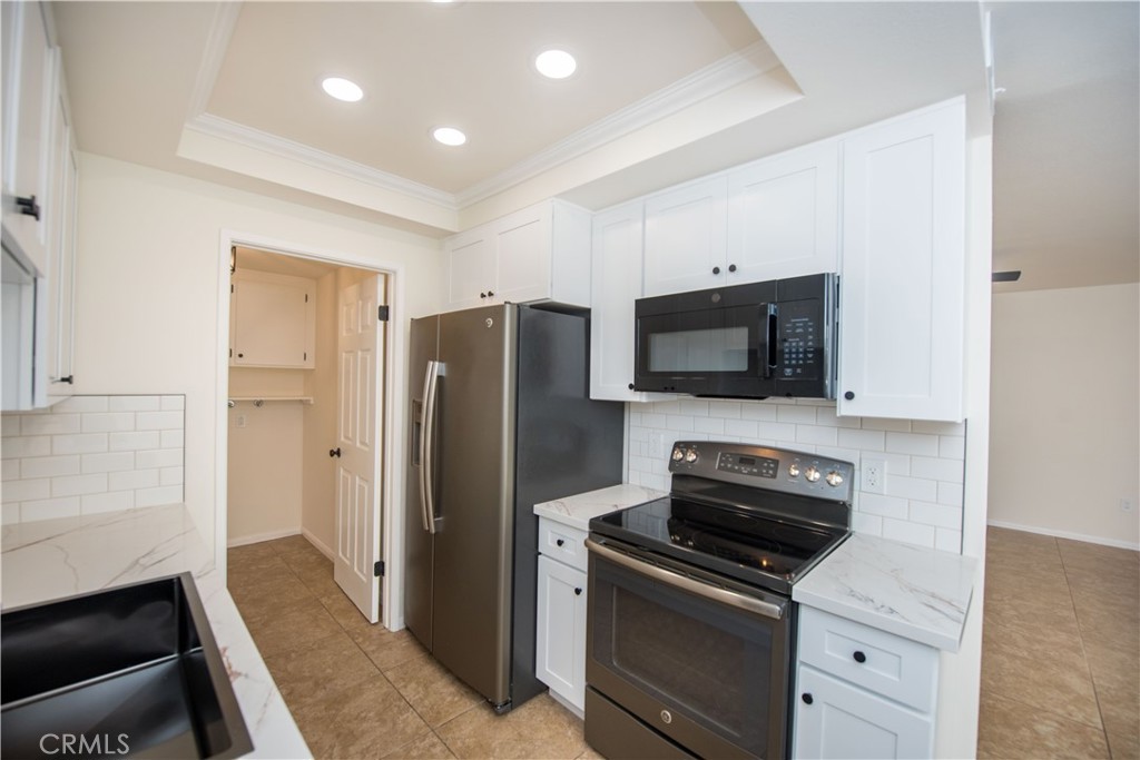 811 Pillar Point Way Oceanside, CA 92058 - Photo 4 of 28