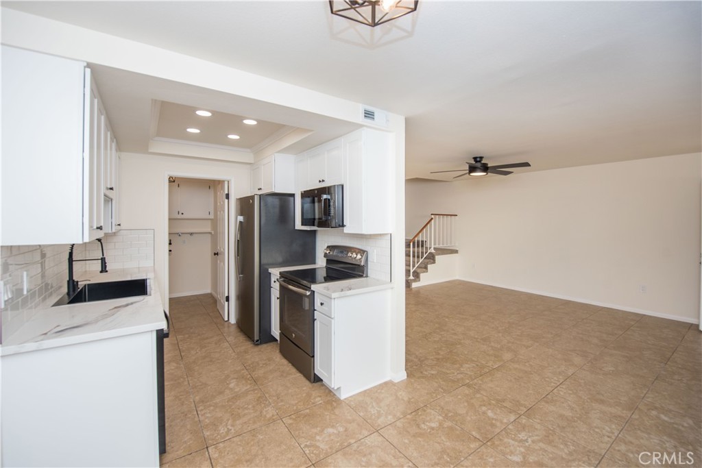 811 Pillar Point Way Oceanside, CA 92058 - Photo 7 of 28