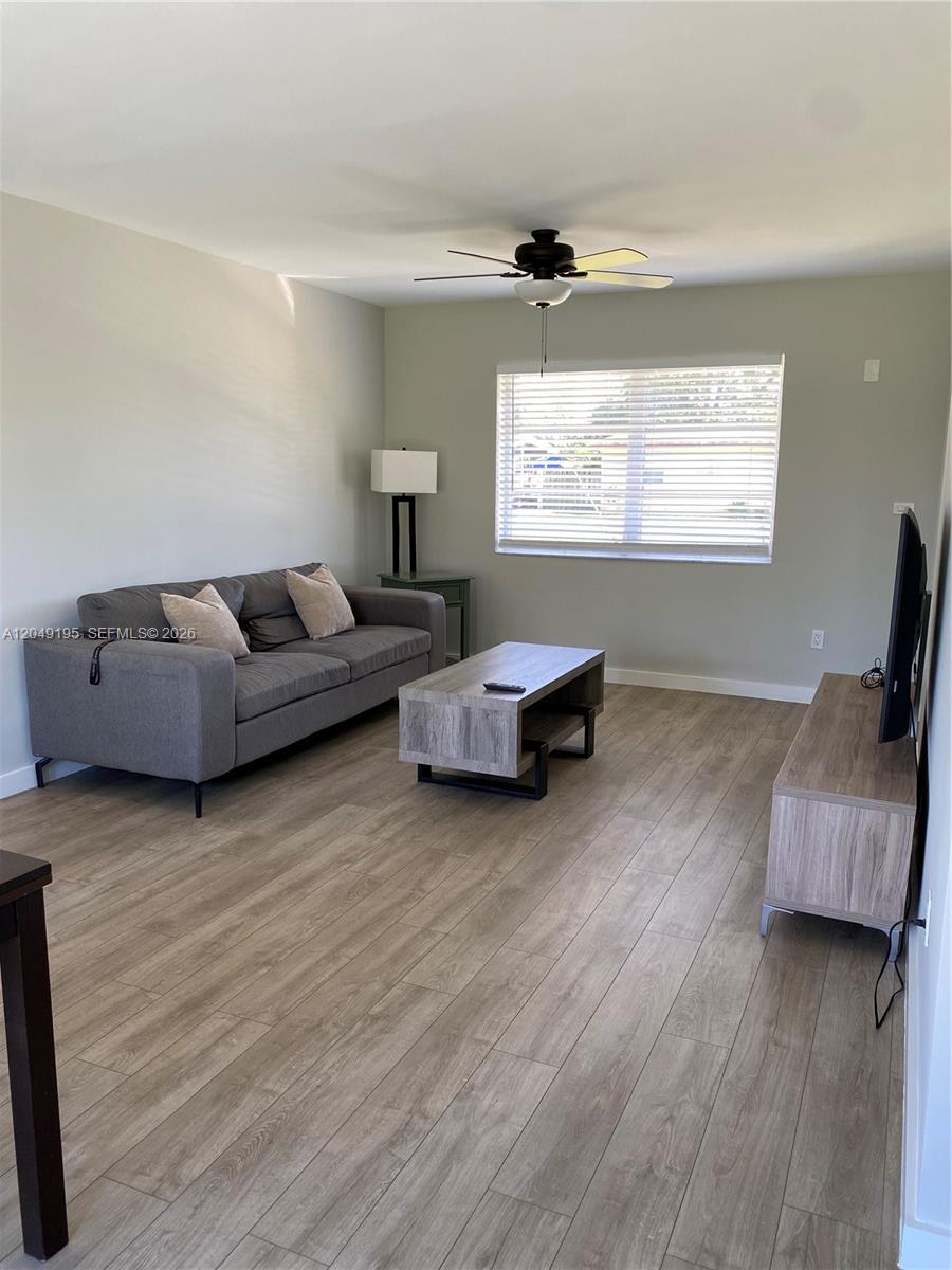11121 Southwest 46th Street Miami, FL 33165 - Photo 4 of 13