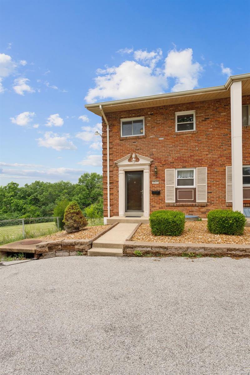 2545 Union Road St. Louis, MO 63125 - Photo 1 of 19 Gallery Image 1