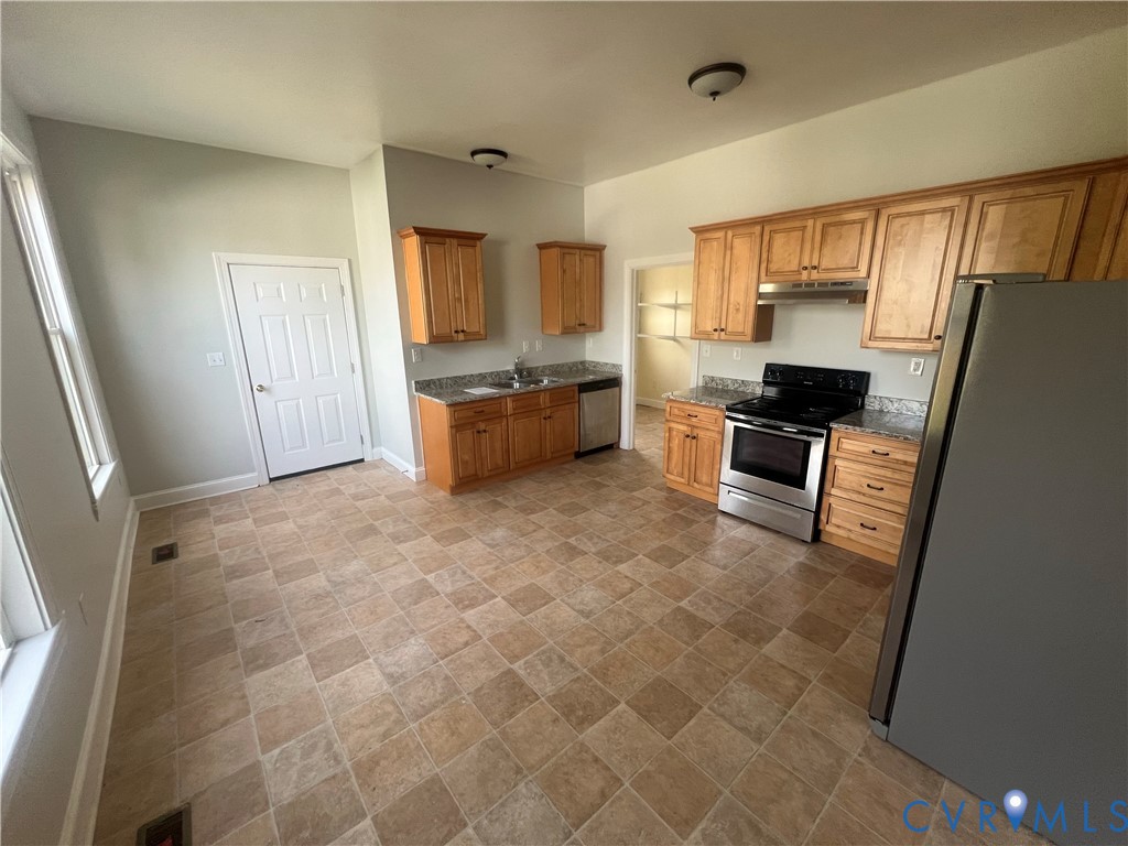 113 West Main Street Wakefield, VA 23888 - Photo 3 of 19