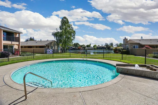 $179,999 | 3702 West Benjamin Holt Drive, Unit 20, Stockton, CA 95219