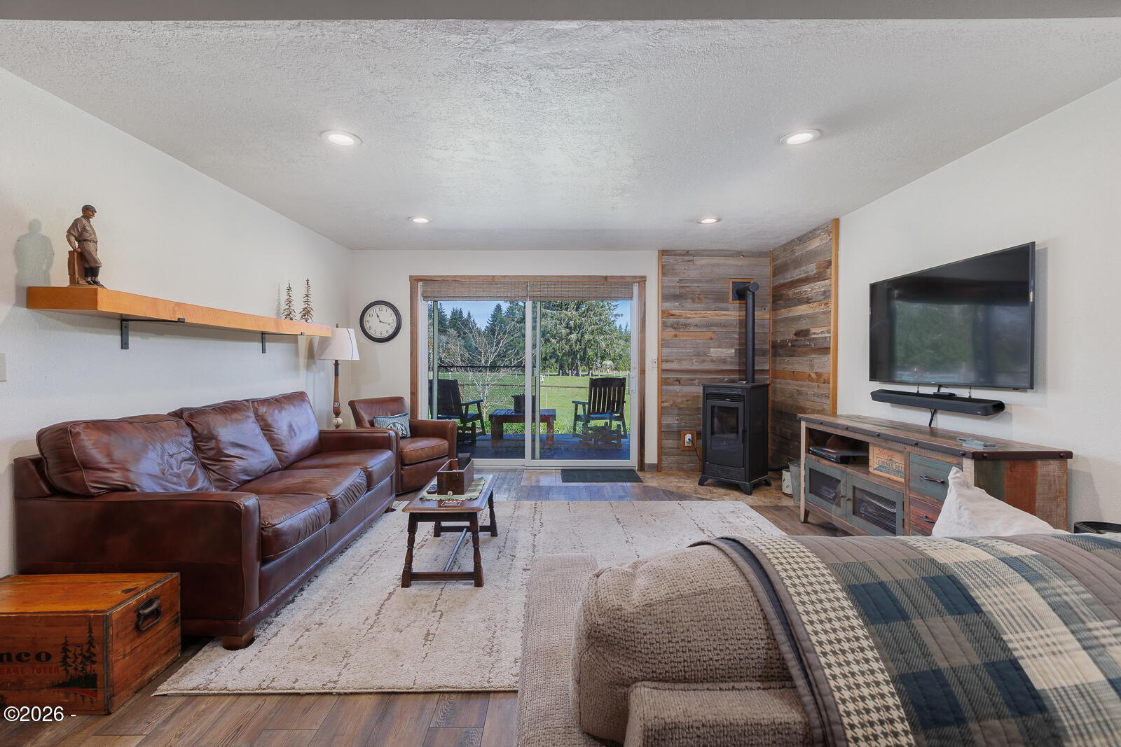 871 Old River Road Northeast Siletz, OR 97380 - Photo 22 of 86 Family room