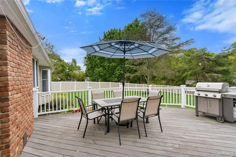 $815,000 | 12 Buccaneer Lane, East Setauket, NY 11733