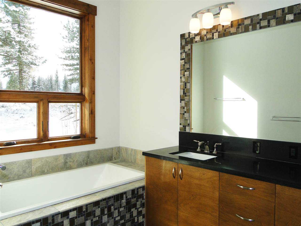 11622 Henness Road Truckee, CA 96161 - Photo 8 of 14 Master Bath
