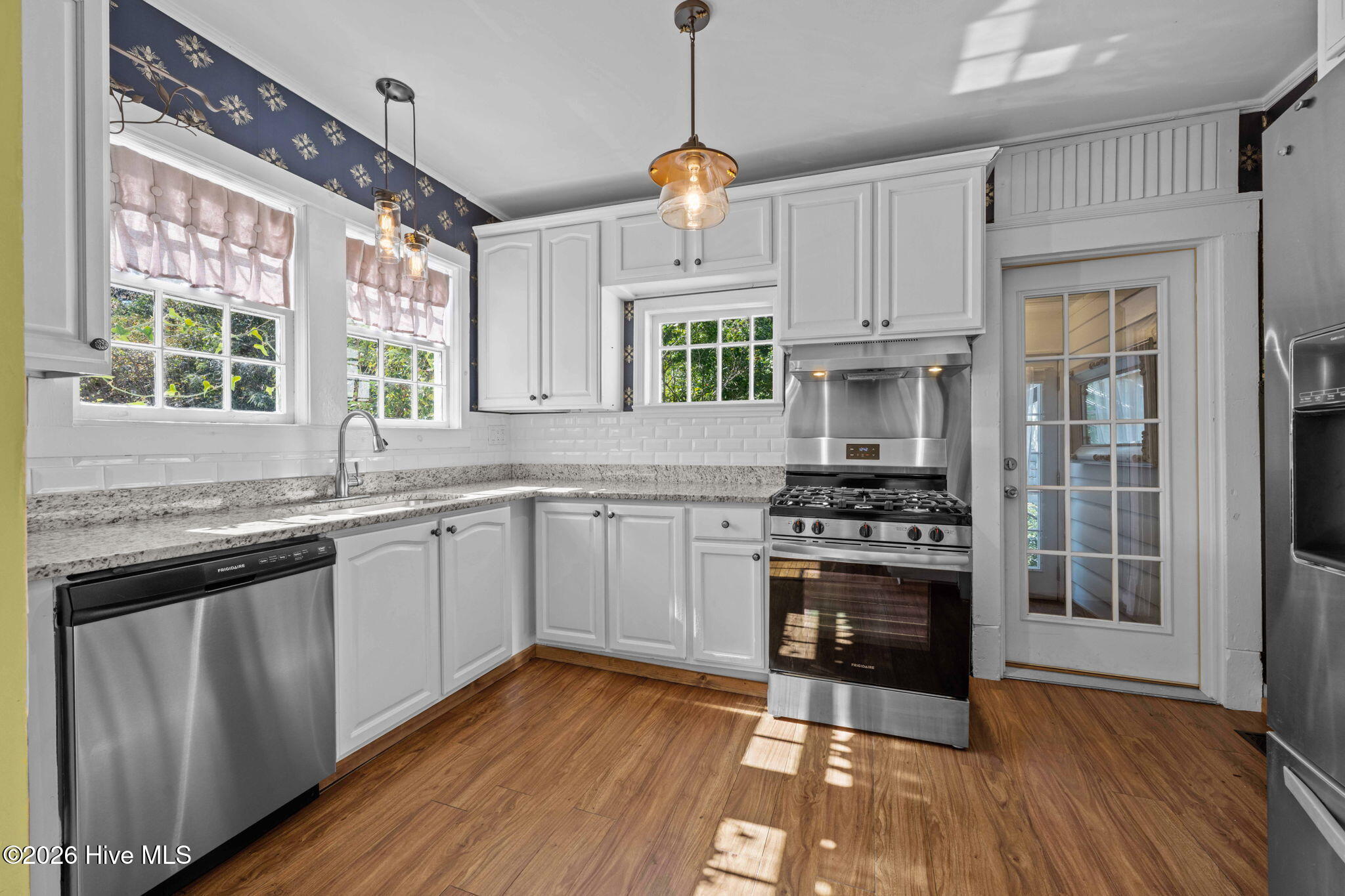 411 George Street New Bern, NC 28560 - Photo 12 of 76 Sunny Kitchen Space