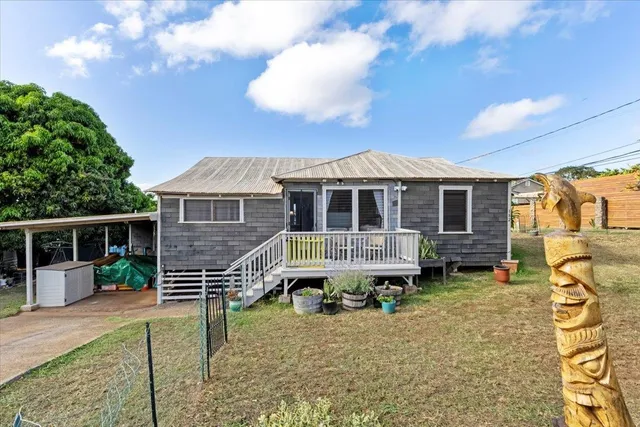 a view of a house with a backyard