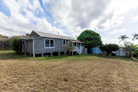 a view of a house with a backyard