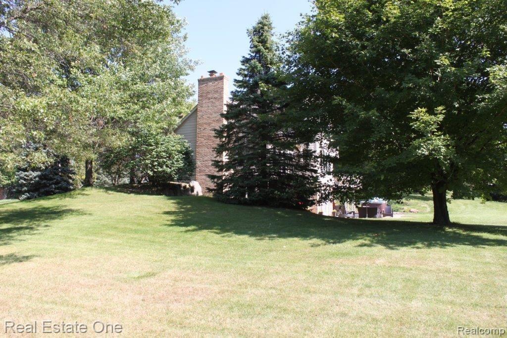 5325 Ridge Trail North Clarkston, MI 48348 - Photo 3 of 31 IMG_8972.jpg
