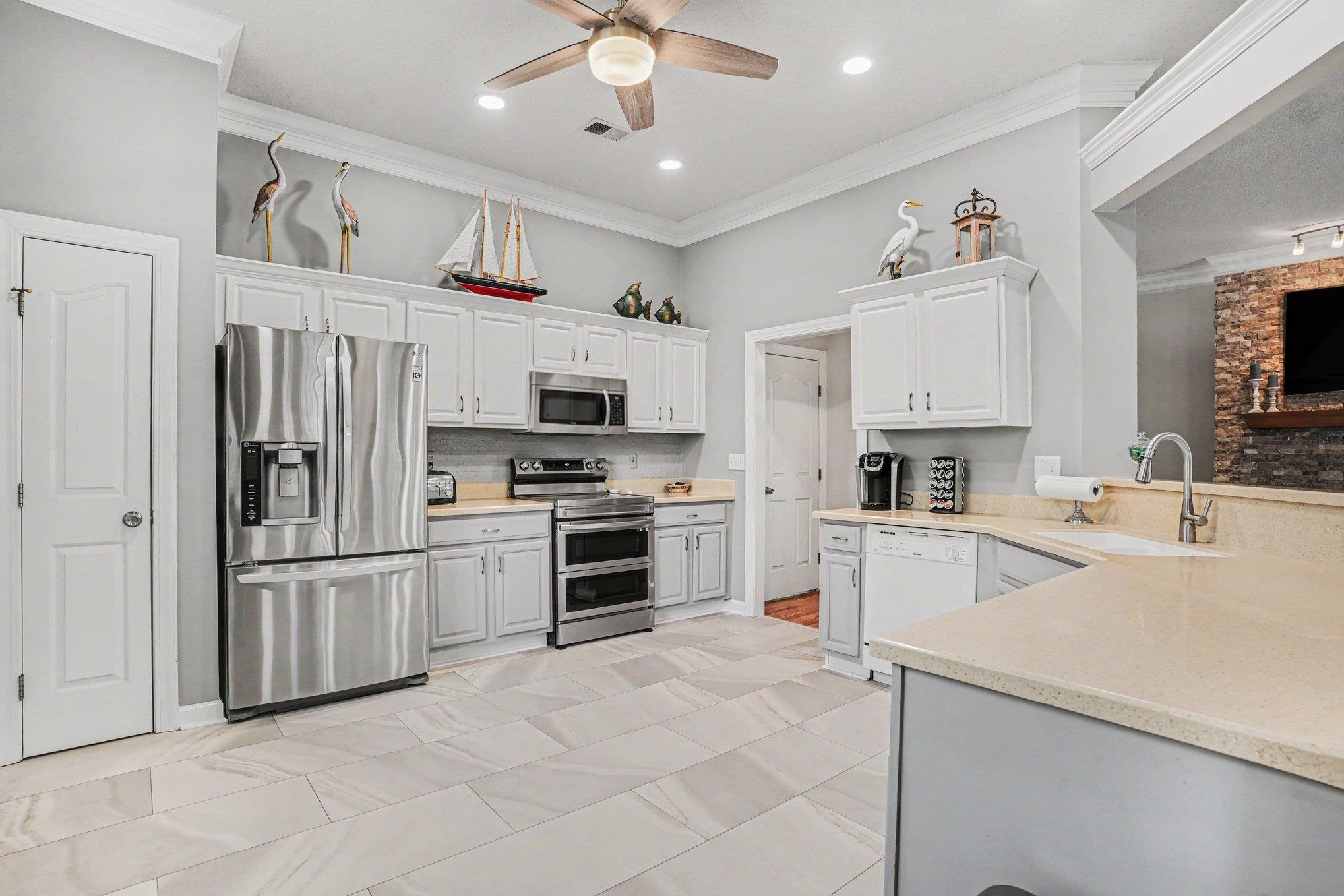 9835 Winchester Court Murrells Inlet, SC 29576 - Photo 10 of 41