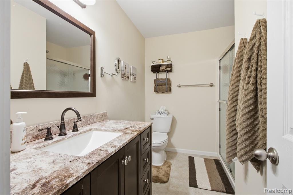 2585 South Commerce Road Wolverine Lake, MI 48390 - Photo 15 of 24