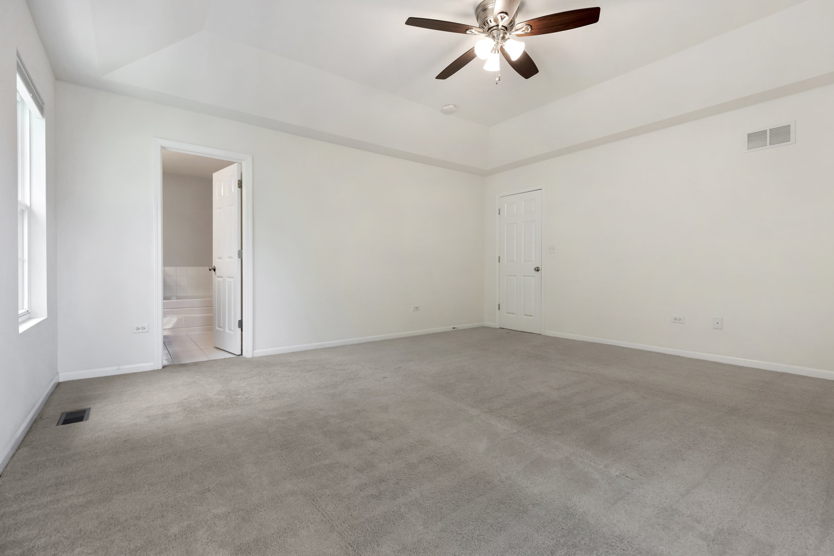 1022 Ravendale Court Naperville, IL 60540 - Photo 14 of 28