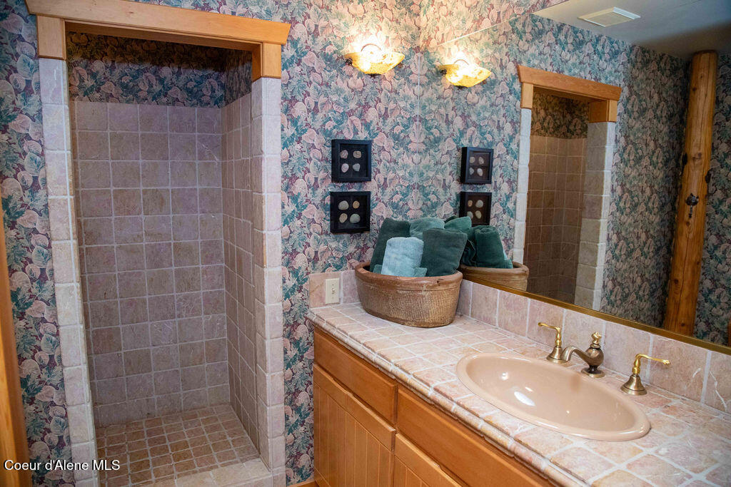 440 Pringle Hope, ID 83836 - Photo 39 of 46 Hall Bath Shower