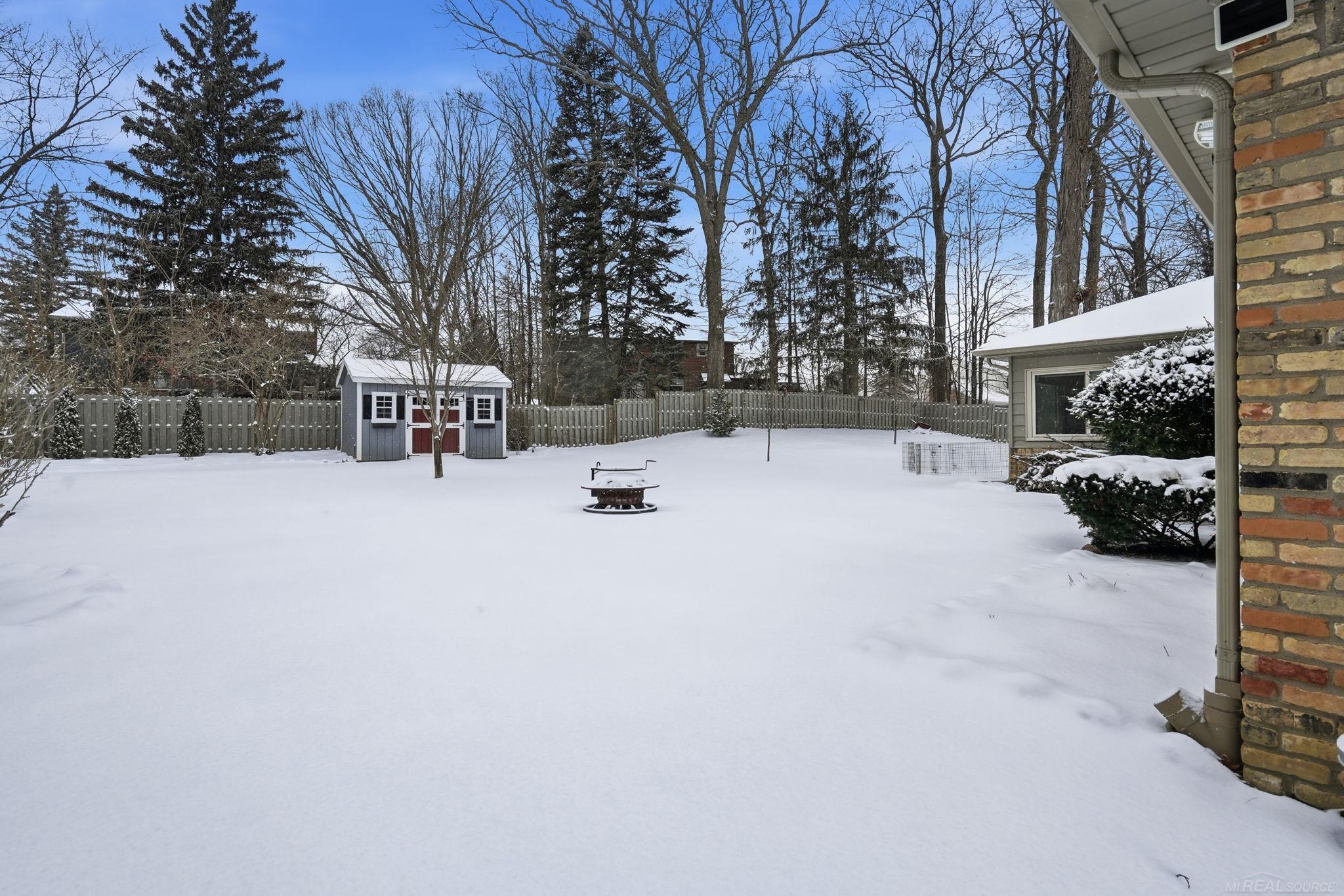 6325 Kings Pointe Road Grand Blanc, MI 48439 - Photo 24 of 33 50198084-15ab69e3-877c-4476-8947-2fe5aae28176.JPG