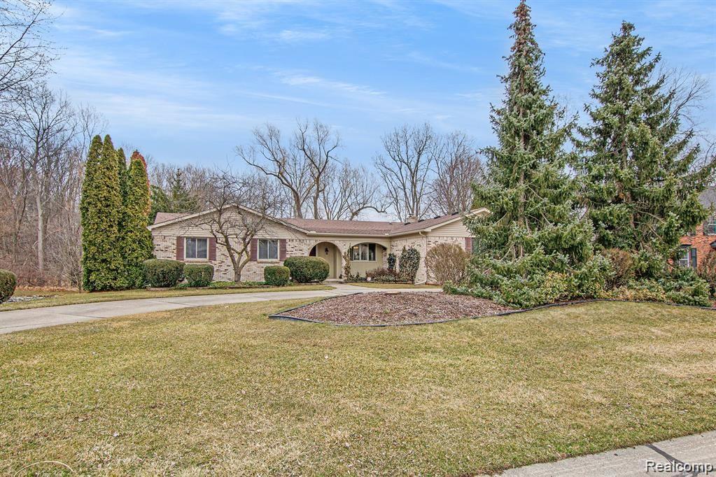 35931 Smithfield Road Farmington, MI 48335 - Photo 3 of 46 IMG_8958.jpg