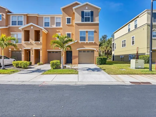 a front view of house with yard