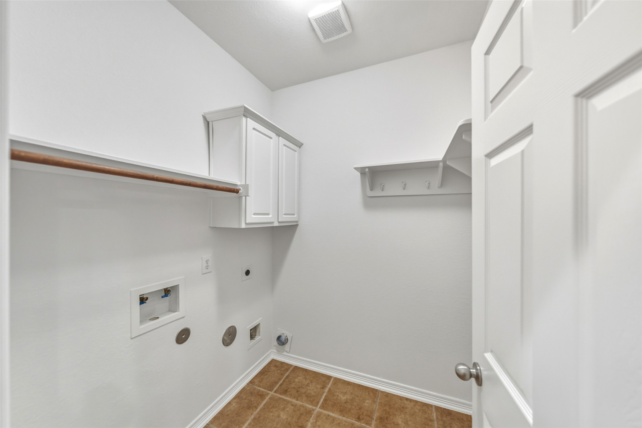 3103 Trail Ridge Drive Pearland, TX 77584 - Photo 11 of 35 a view of bathroom