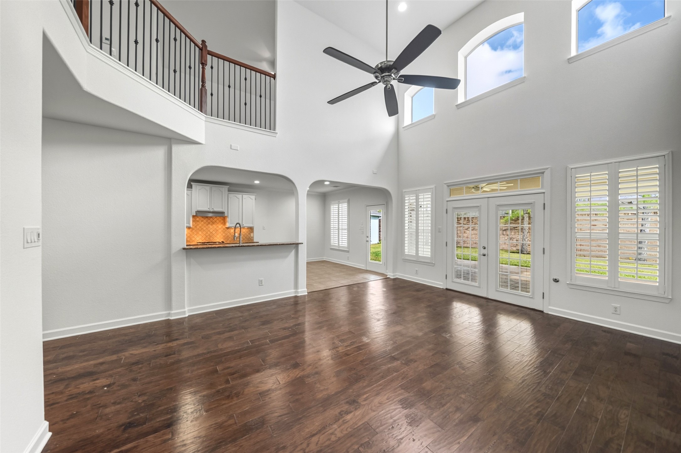 3103 Trail Ridge Drive Pearland, TX 77584 - Photo 14 of 35 a view of an entryway with wooden floor