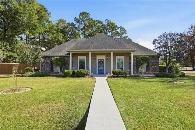 $315,000 | 13220 East Coles Creek Loop, Hammond, LA 70403
